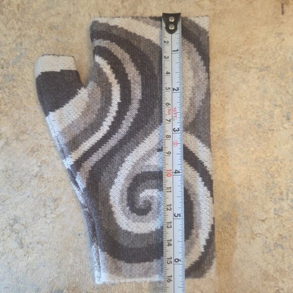 Fingerless Gloves Gray Black Swirl One Size NEW in Package - Picture 2 of 6